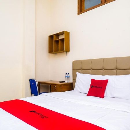 Reddoorz Syariah @ Griya Thamrin Manahan Solo Экстерьер фото