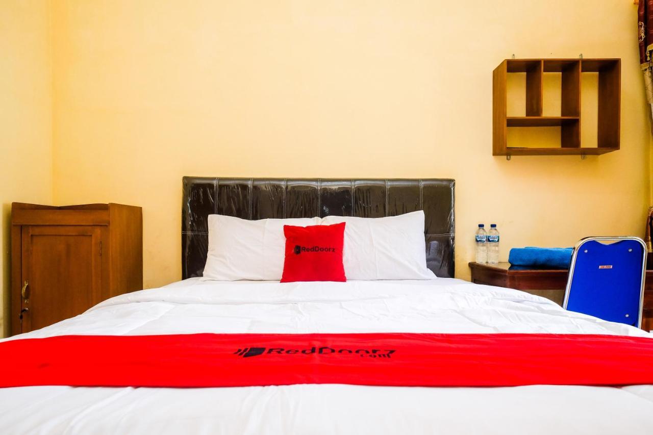 Reddoorz Syariah @ Griya Thamrin Manahan Solo Экстерьер фото