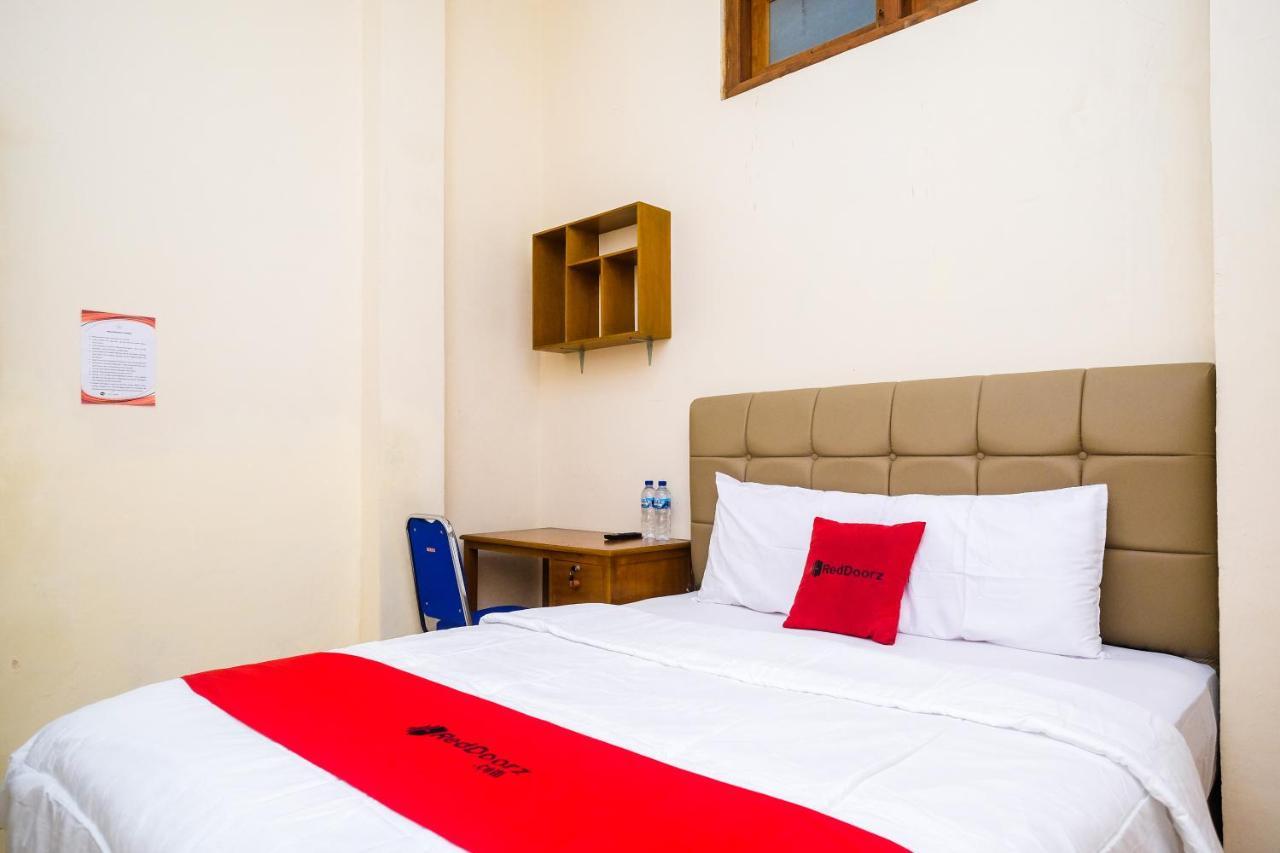 Reddoorz Syariah @ Griya Thamrin Manahan Solo Экстерьер фото