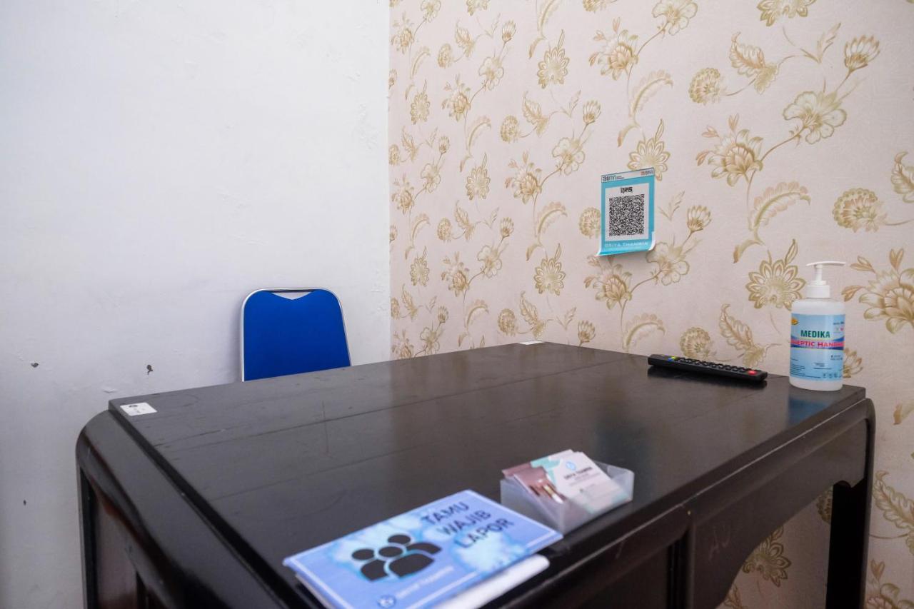 Reddoorz Syariah @ Griya Thamrin Manahan Solo Экстерьер фото