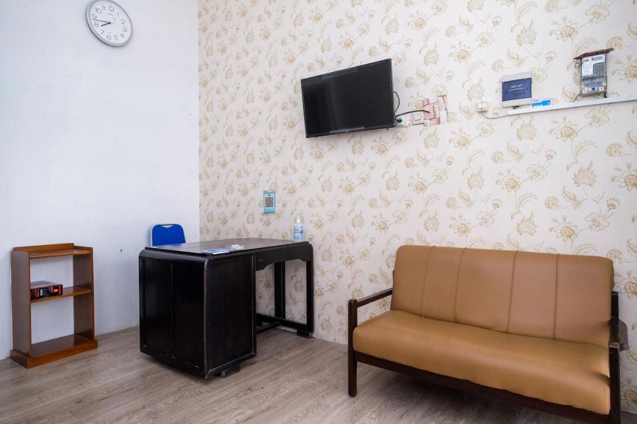 Reddoorz Syariah @ Griya Thamrin Manahan Solo Экстерьер фото