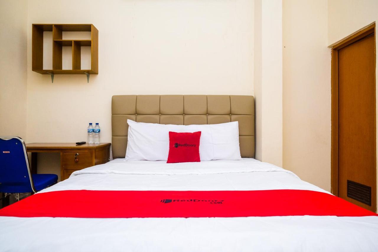 Reddoorz Syariah @ Griya Thamrin Manahan Solo Экстерьер фото