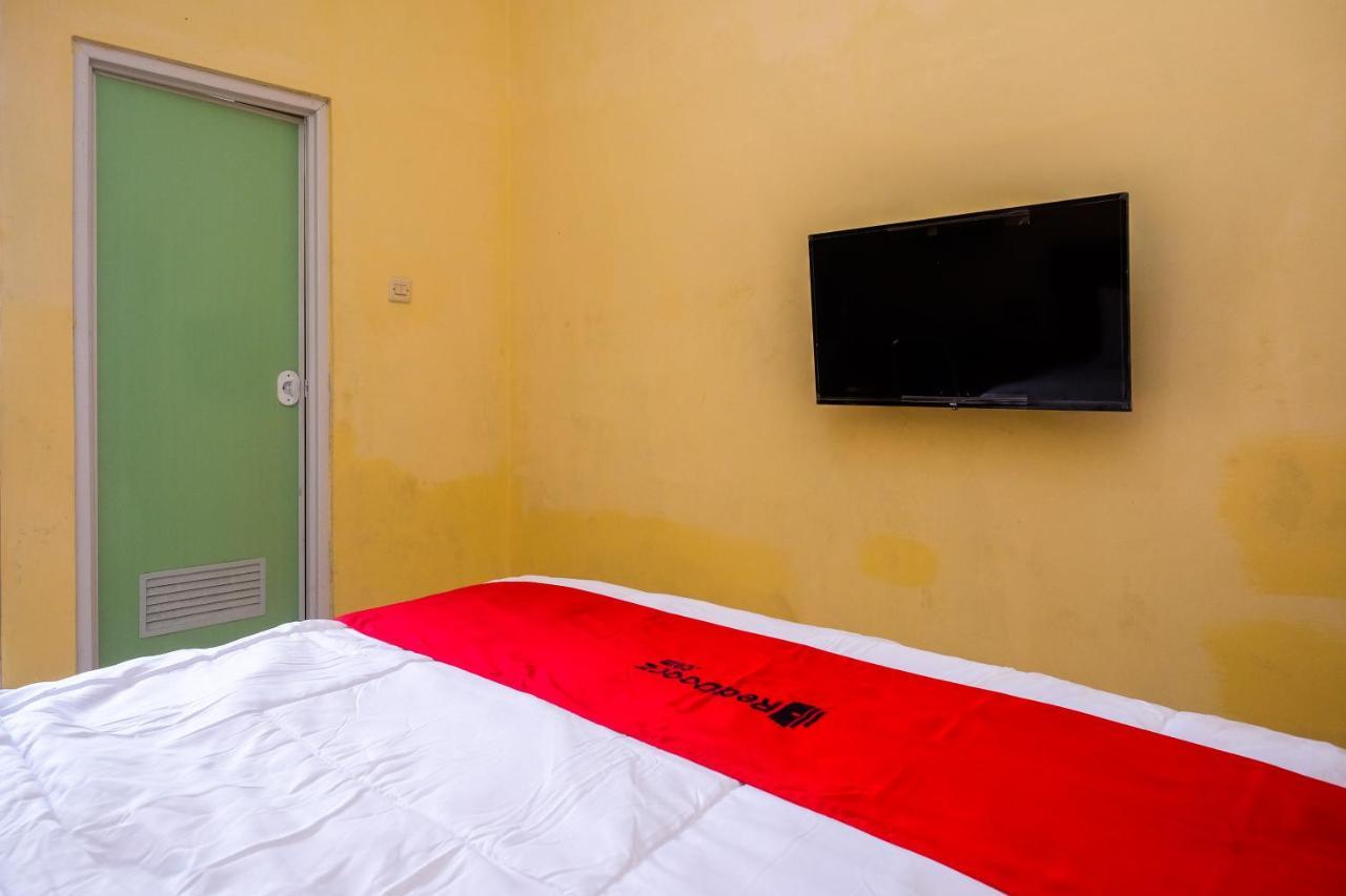 Reddoorz Syariah @ Griya Thamrin Manahan Solo Экстерьер фото