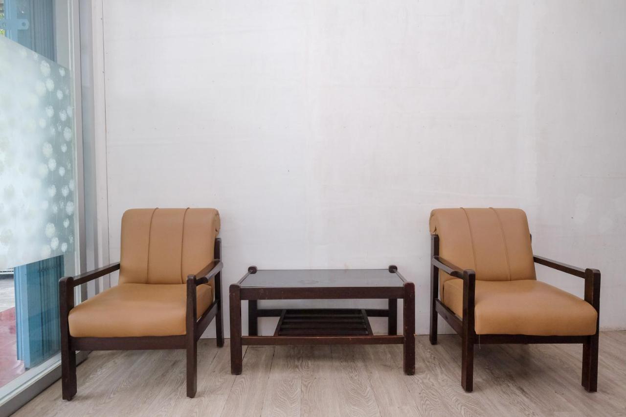 Reddoorz Syariah @ Griya Thamrin Manahan Solo Экстерьер фото