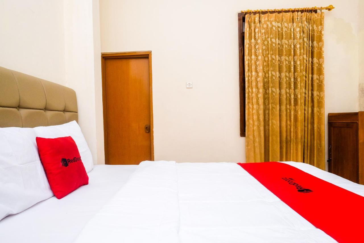 Reddoorz Syariah @ Griya Thamrin Manahan Solo Экстерьер фото
