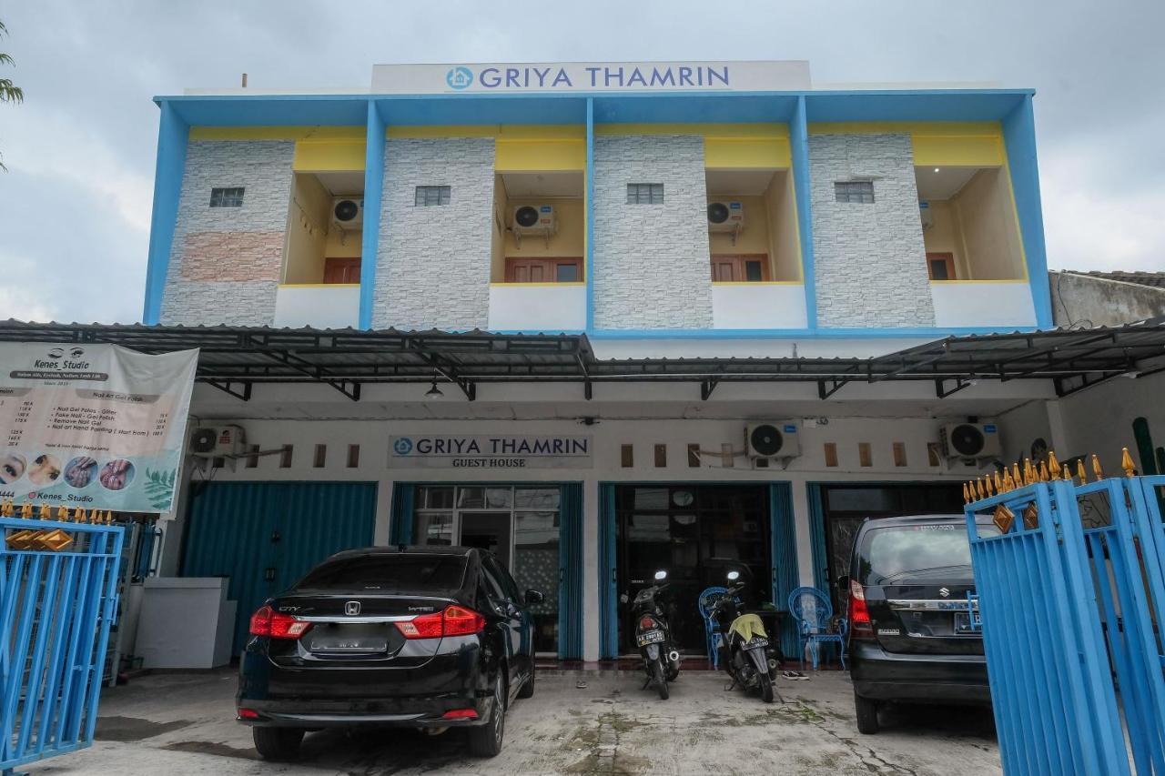 Reddoorz Syariah @ Griya Thamrin Manahan Solo Экстерьер фото