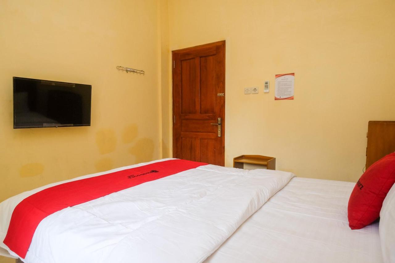 Reddoorz Syariah @ Griya Thamrin Manahan Solo Экстерьер фото